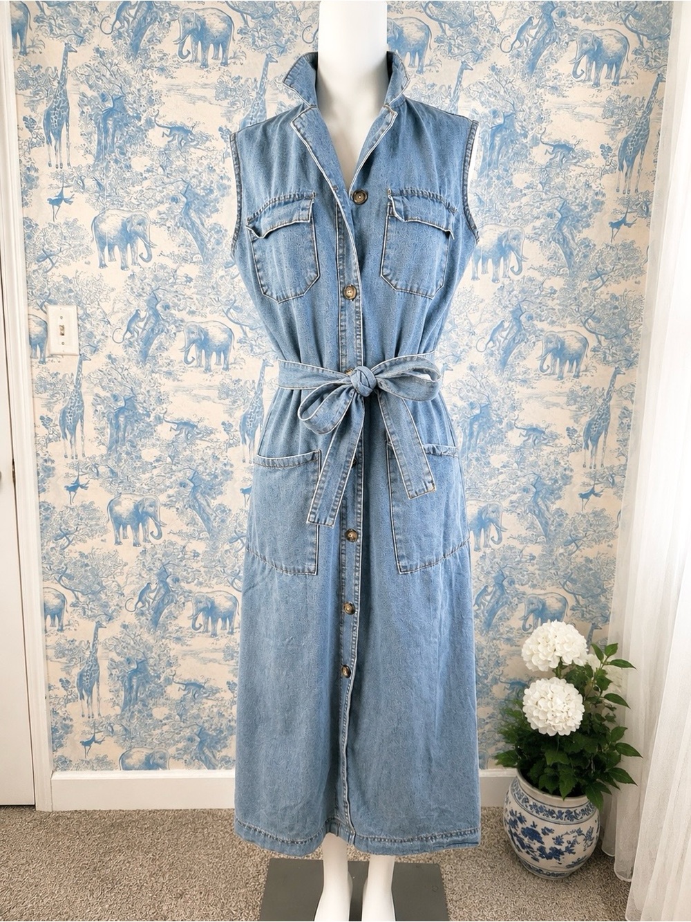 Bow tie front denim daydress 🎀 so cute for travel or hot summer days